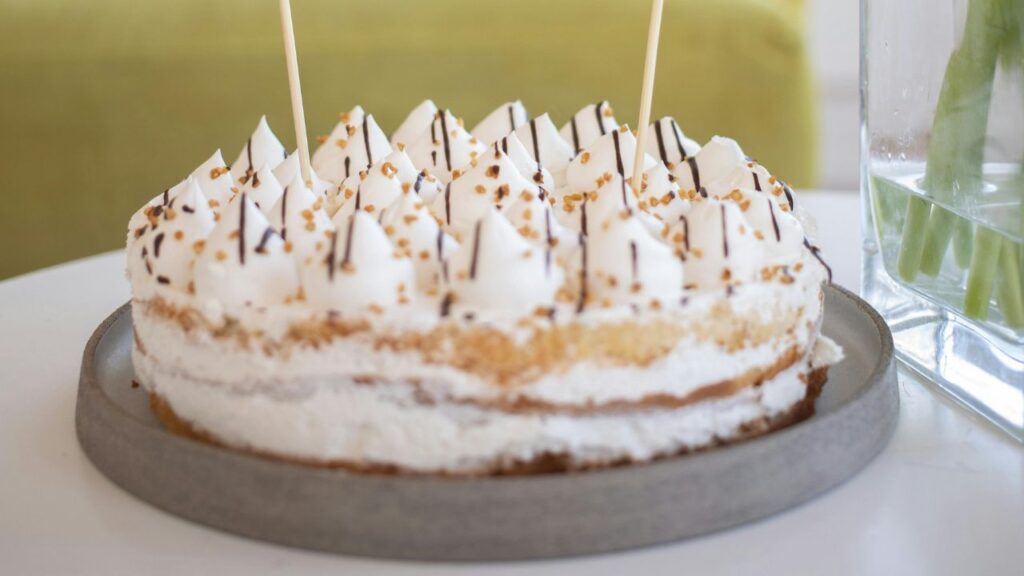 Making Memories with a Custom Dual-Layer Cake