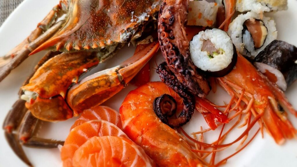 Mastering the Rich Salsa Base for a Seafood Molcajete 